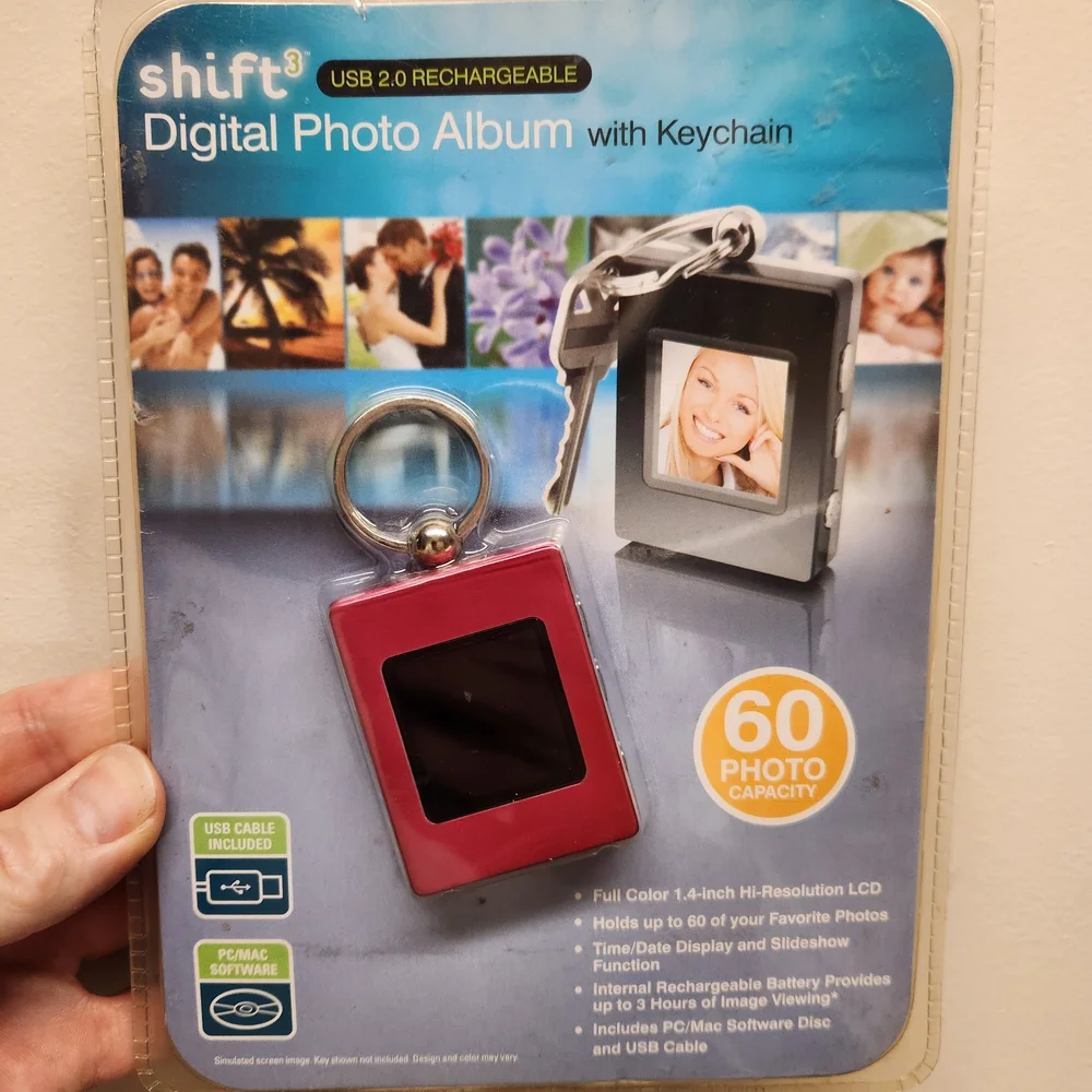 Red Digital Photo Album Keychain New Open Package - Picture 1 of 5